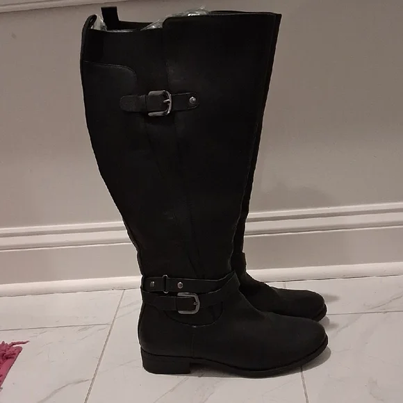 Stylish Black Faux Leather, Over the Knee Boots. Size 9Wide Calf, Lots Of Room - Picture 3 of 8